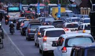 Pasar Tumpah Kuok Bikin Kemacetan, Polisi Arahkan ke Jalan Alternatif Menuju Sumbar